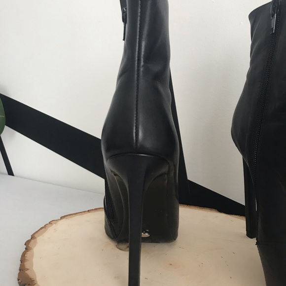 Tony Bianco Freddie Boot Blk Como Leather in Sz 8M